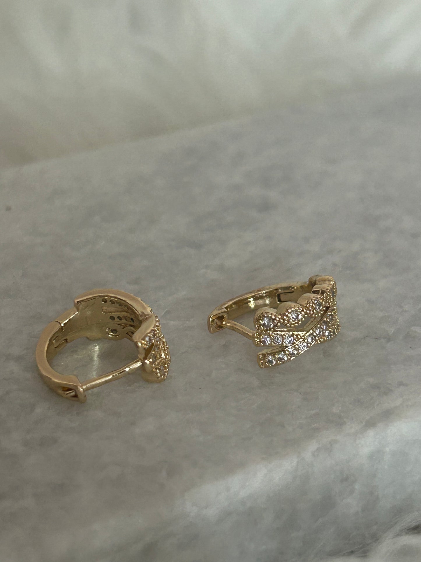 Luxe Cross Hoop , Roestvrijstalen vergulde oorbellen met zirkonia| Beautiva Boutique