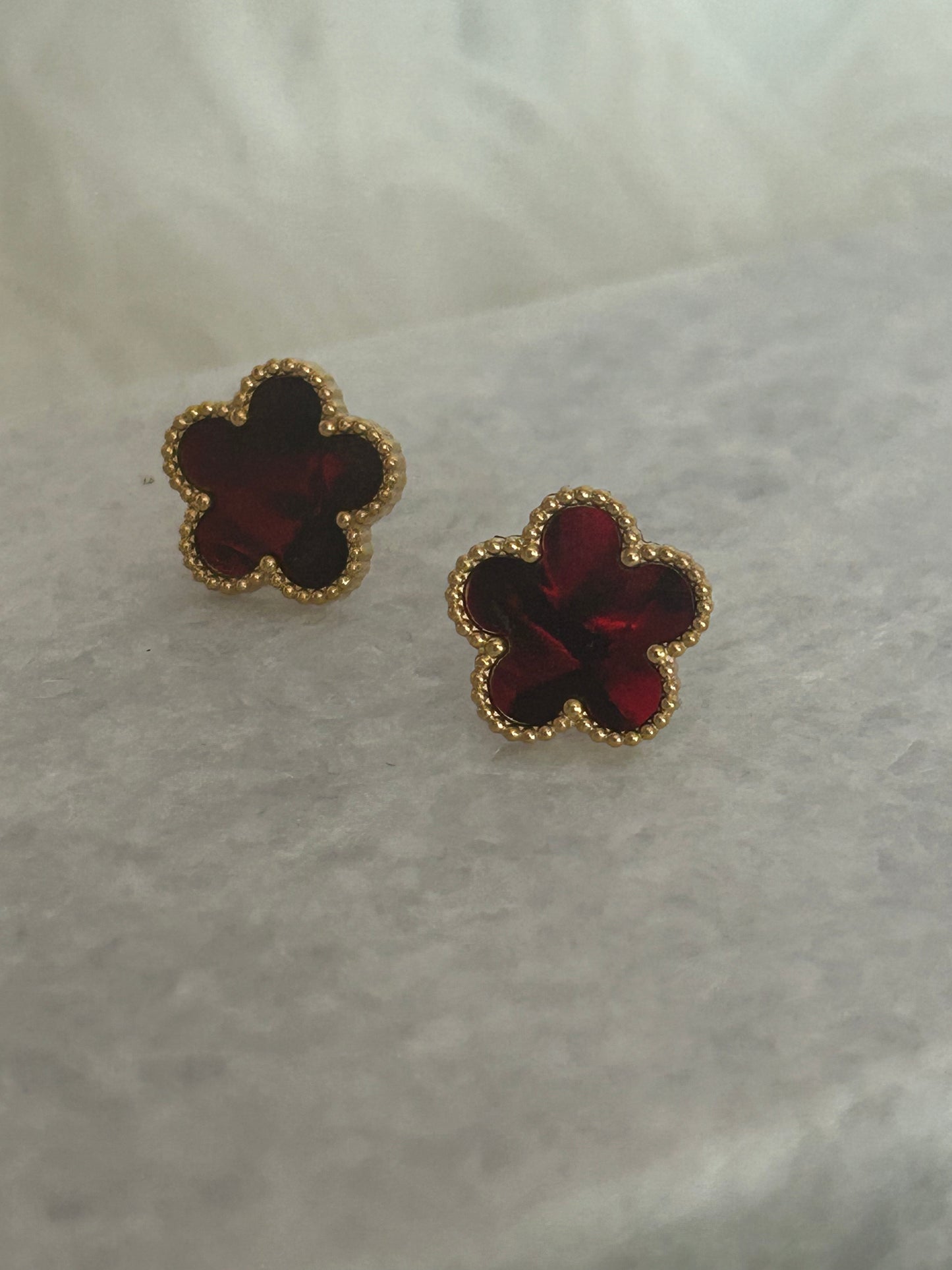 Klaver Oorbellen van roestvrijstaal 14 Karaats Verguld kleur BORDEAUX|Beautiva Boutique