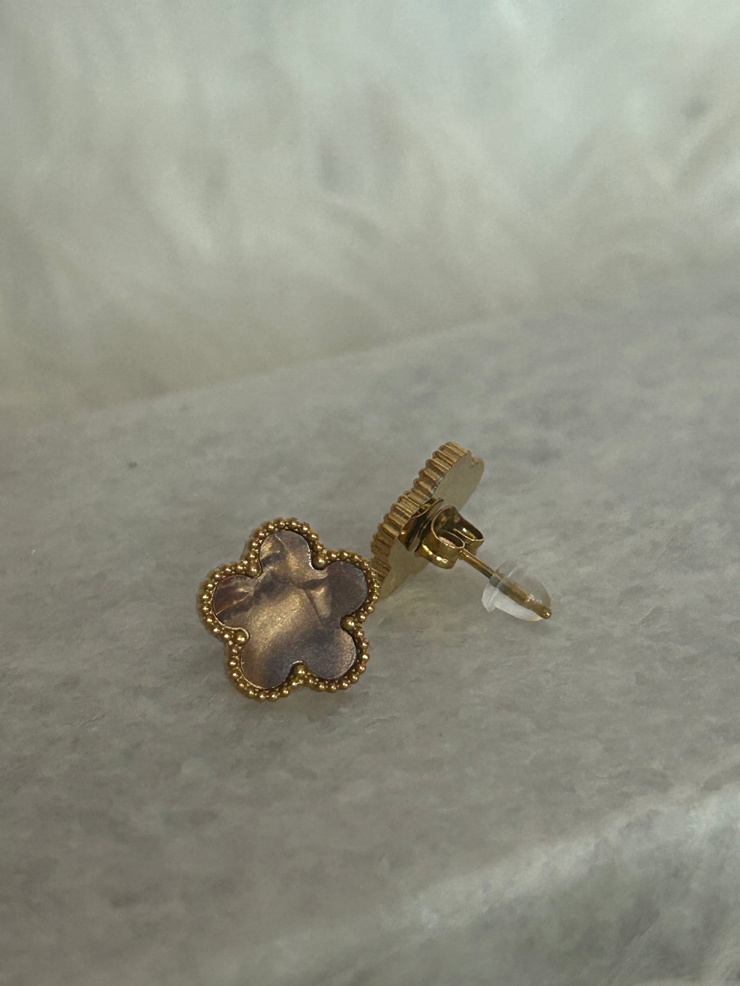 Klaver Oorbel 14 Karaat Verguld goud kleur BruinRoestvrijstaal |Beautiva Boutique