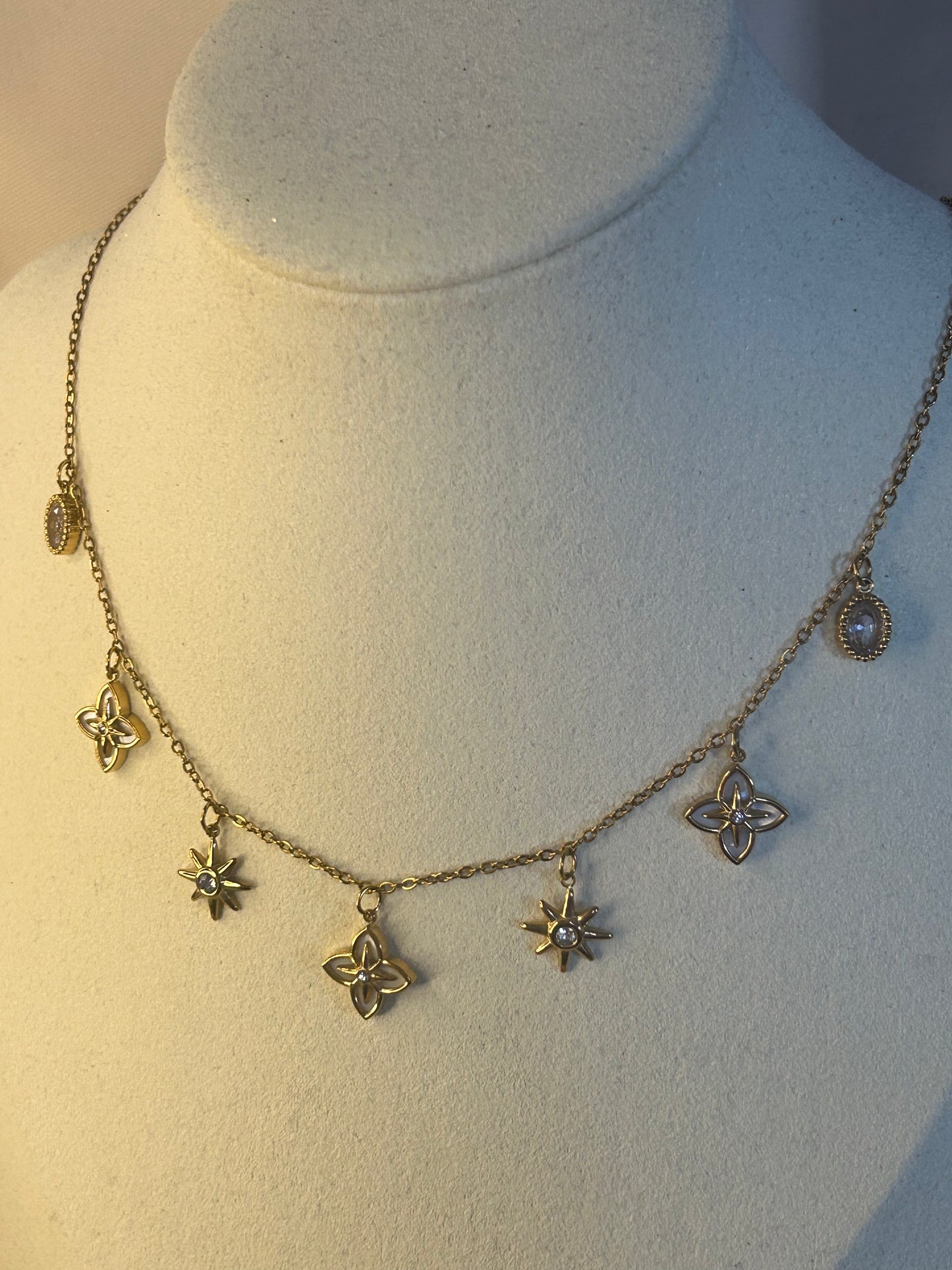 Vergulde Ketting Charms Bloem en Ster Ingezette Stenen, Feeërie|Beautiva Boutique