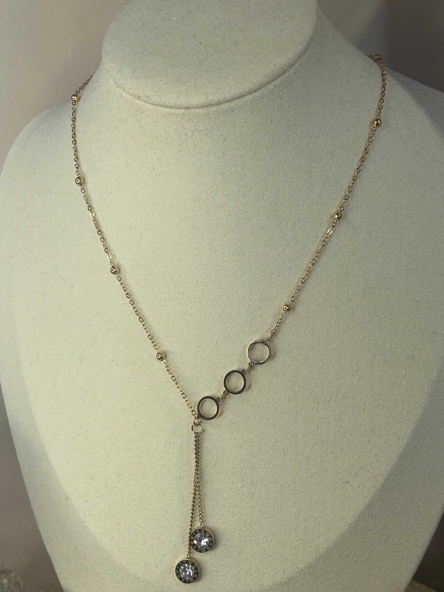 Elegante gouden ketting met ronde parelmoeren hangers|Beautiva Boutique