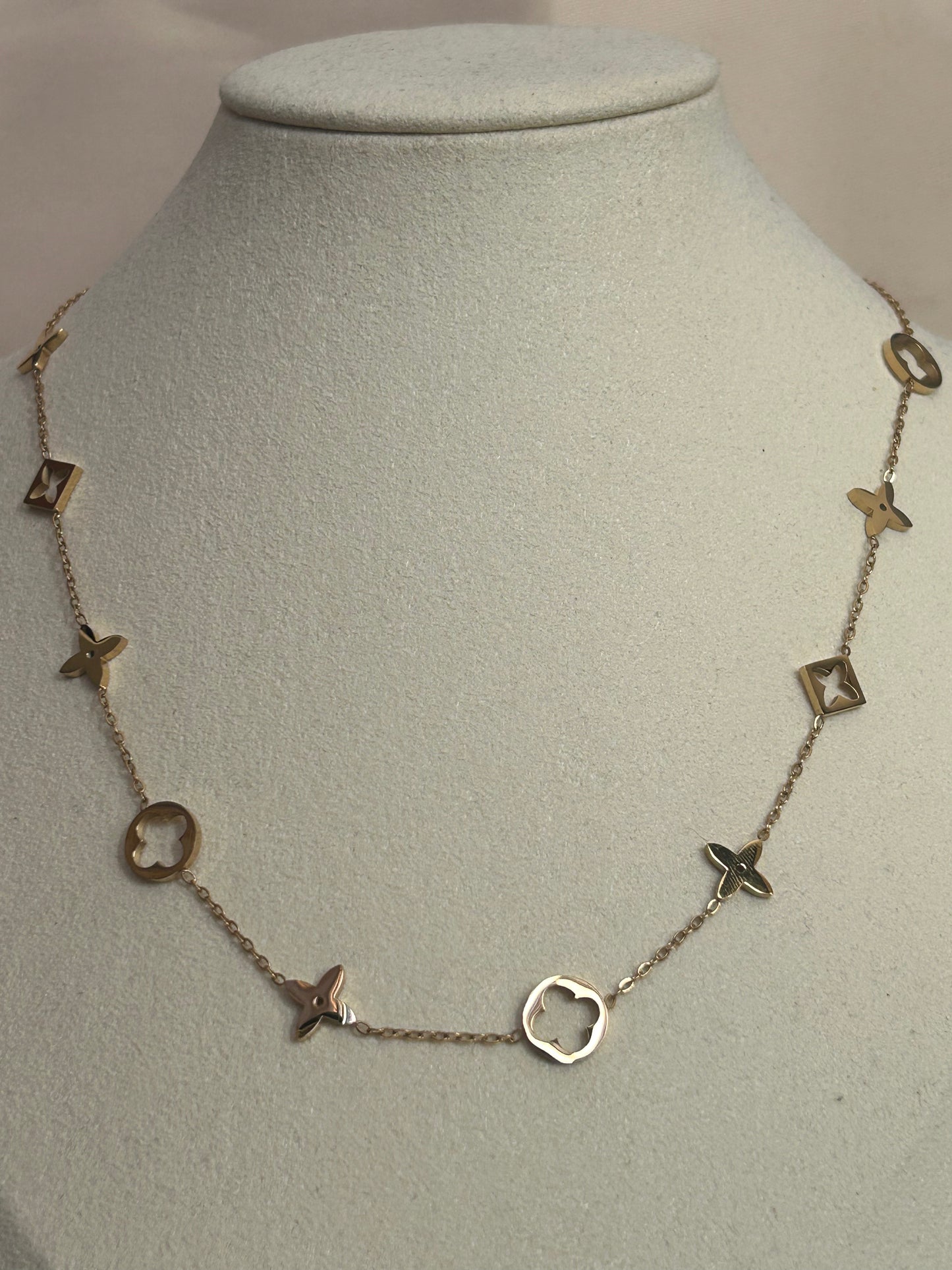Vergulde Roestvrijstalen Design Ketting met Bloem- en Stermotieven|Beautiva Boutique