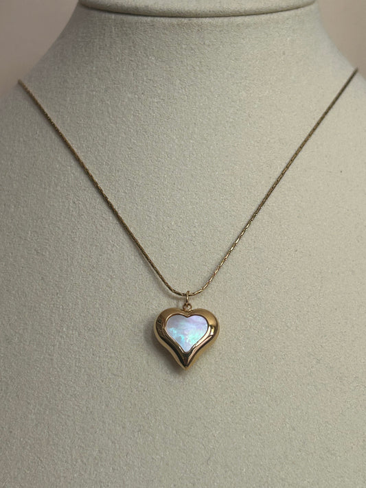Roestvrijstalen hartketting met opengewerkt ontwerp en parelmoer in het midden |Beautiva Boutique