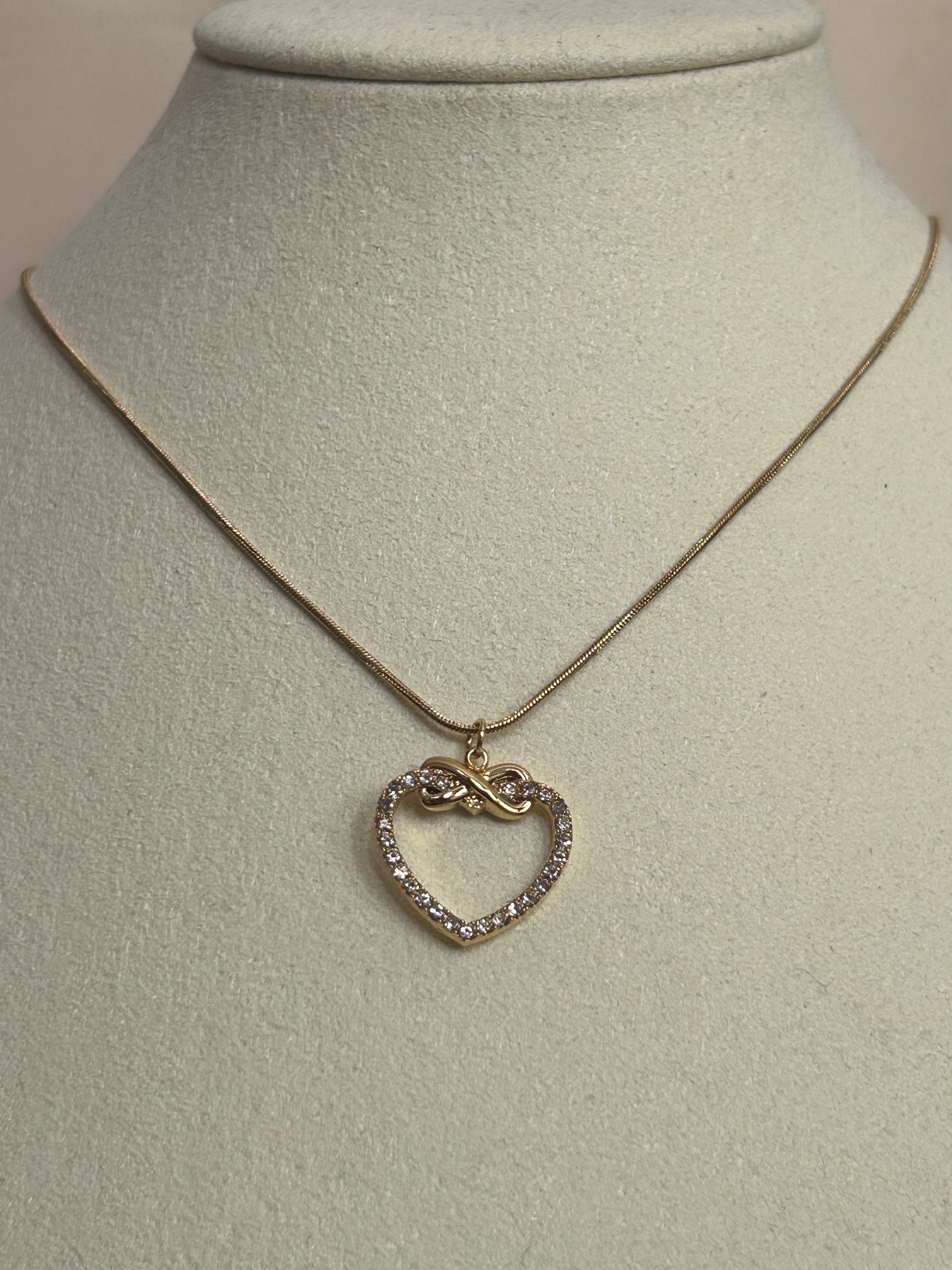 Oneindige hartketting van roestvrij staal met fonkelende strass-steentjes |Beautiva Boutique
