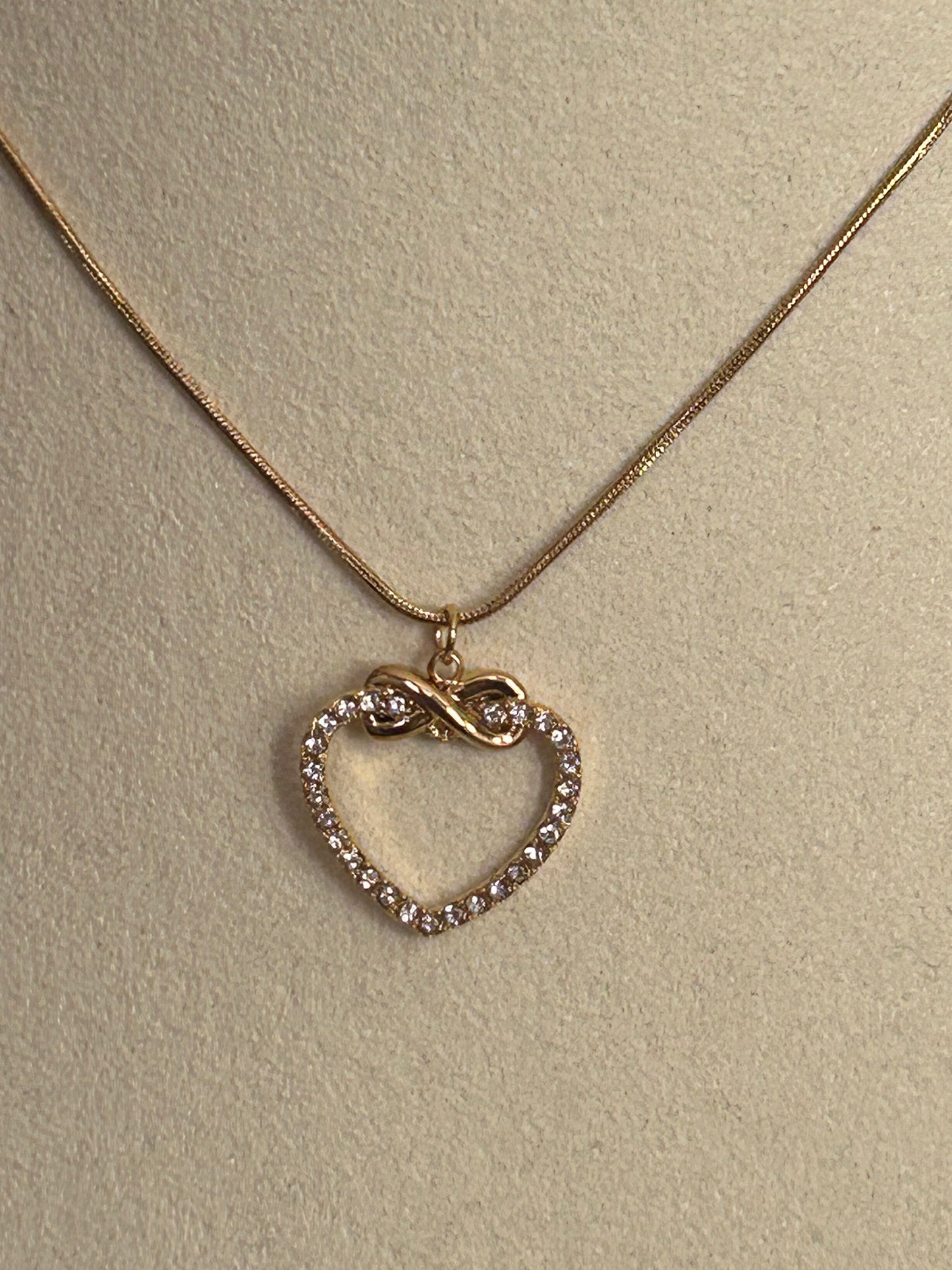 Oneindige hartketting van roestvrij staal met fonkelende strass-steentjes |Beautiva Boutique