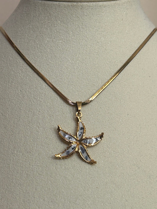 Trendy gouden roestvrijstalen ketting met parelmoeren zeester: Wit|Beautiva Boutique