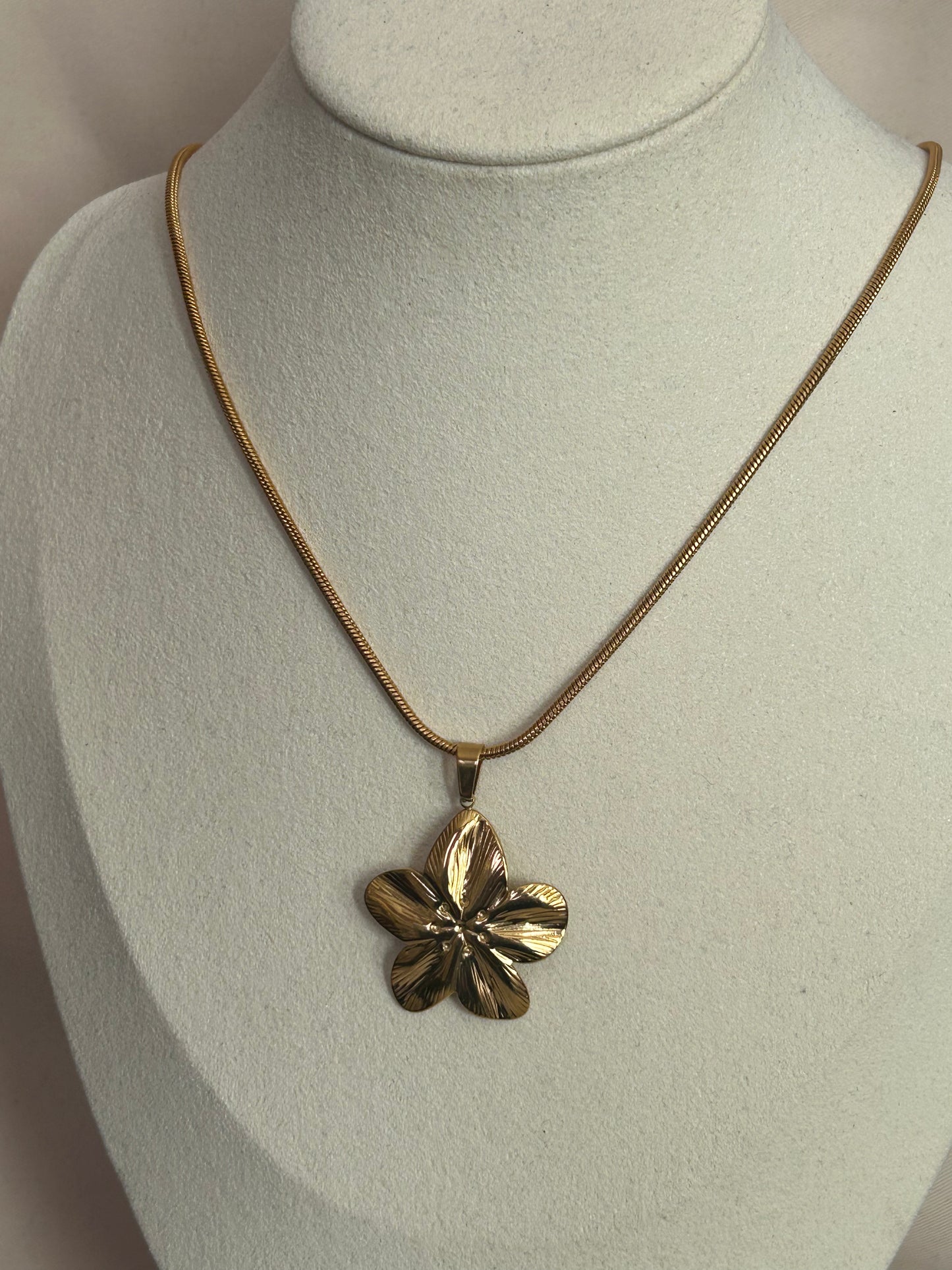 RVS Ketting, Gouden Bloem van Elegantie| Beautiva Boutique