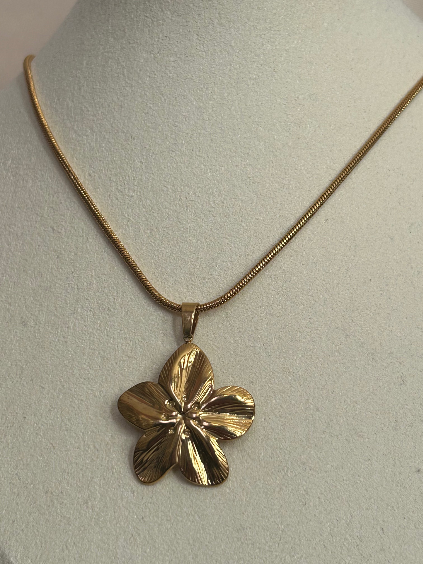 RVS Ketting, Gouden Bloem van Elegantie| Beautiva Boutique