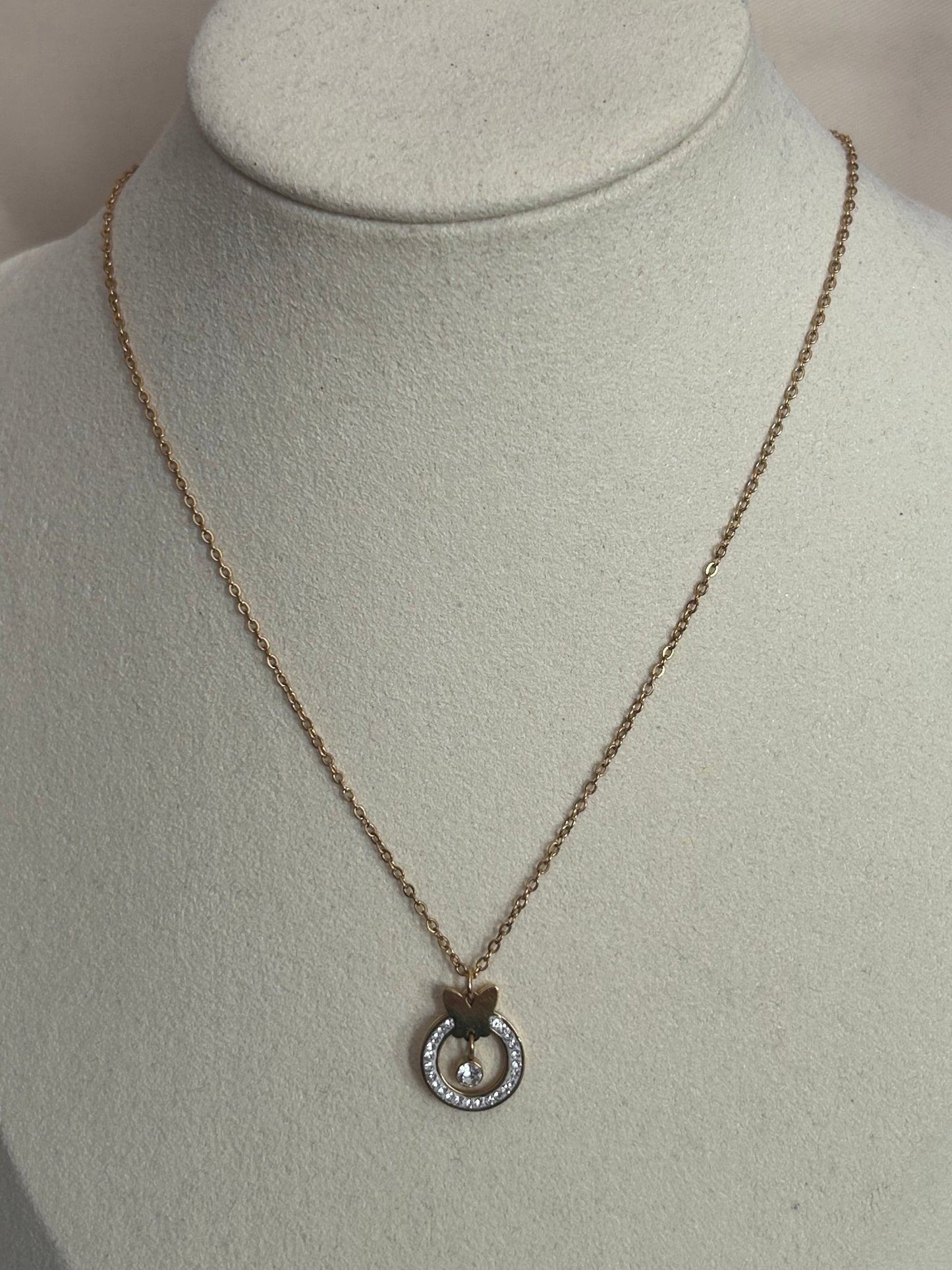 Stalen ketting met vlinderhanger en met stras bezette cirkel|Beautiva Boutique