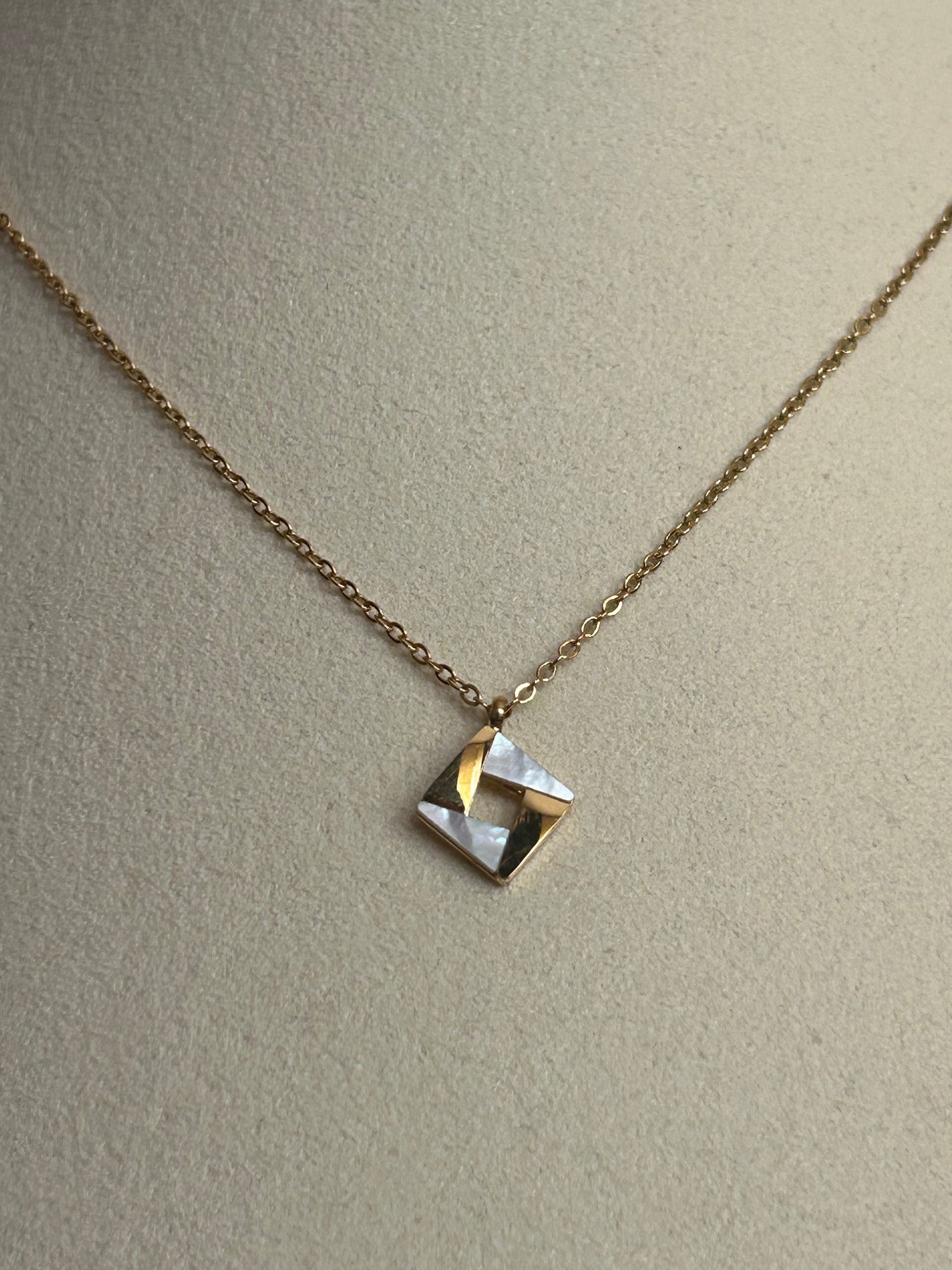 Roestvrijstalen ketting met vierkante hanger van parelmoer|Beautiva Boutique