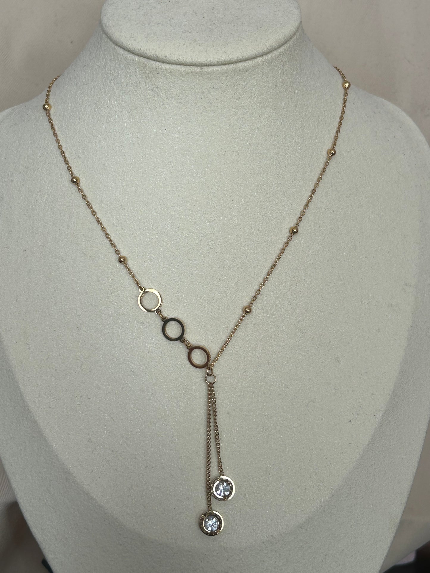Elegante gouden ketting met ronde parelmoeren hangers|Beautiva Boutique