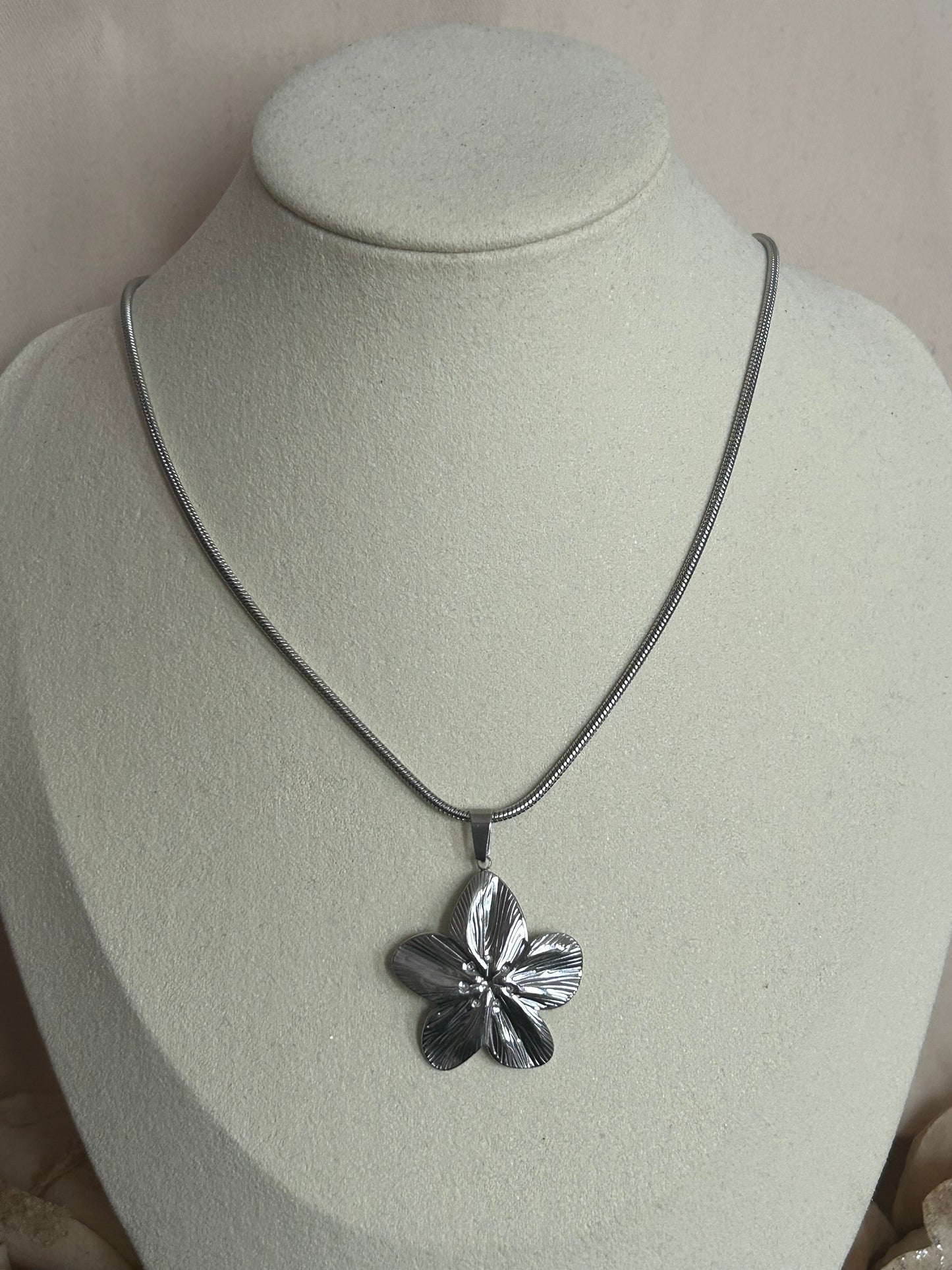 RVS Ketitng, necklace Zilveren Bloem van Elegantie | Beautiva Boutique
