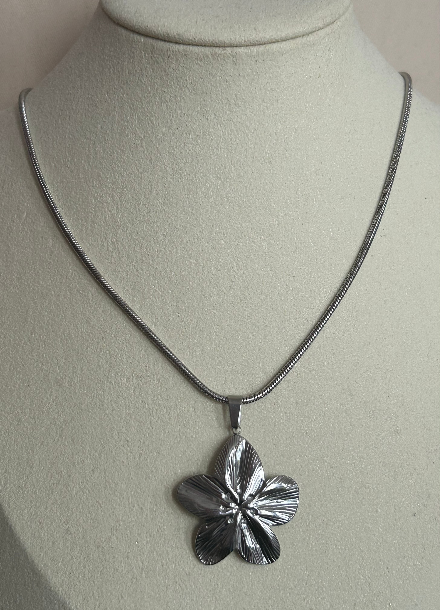 RVS Ketitng, necklace Zilveren Bloem van Elegantie | Beautiva Boutique