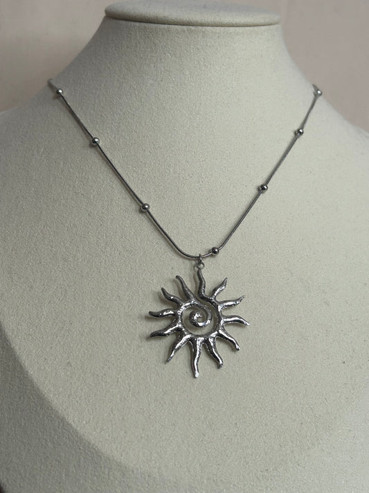 Roestvrijstalen ketting met spiraalvormige zon hanger bohemien Zilver | Beautiva Boutique