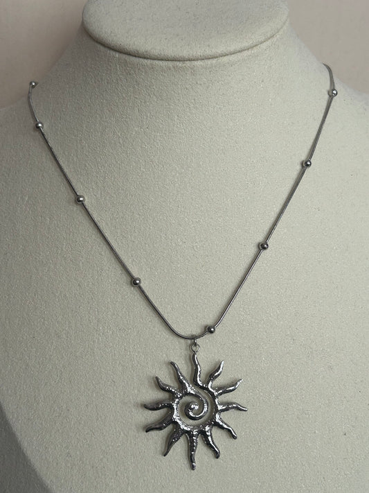 Roestvrijstalen ketting met spiraalvormige zon hanger bohemien Zilver | Beautiva Boutique
