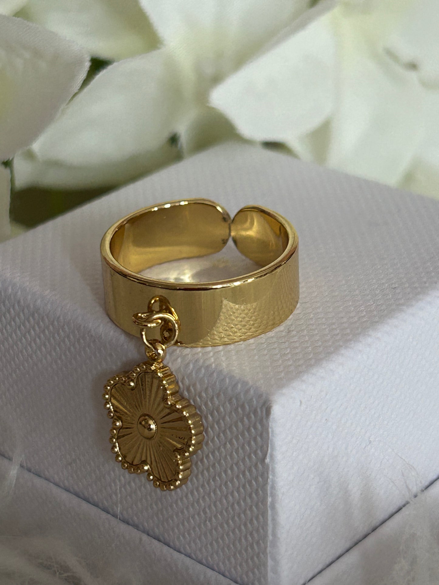 Verstelbare Klaverring van Roestvrij Staal: Geluksbrenger: Verguld |Beautiva Boutique