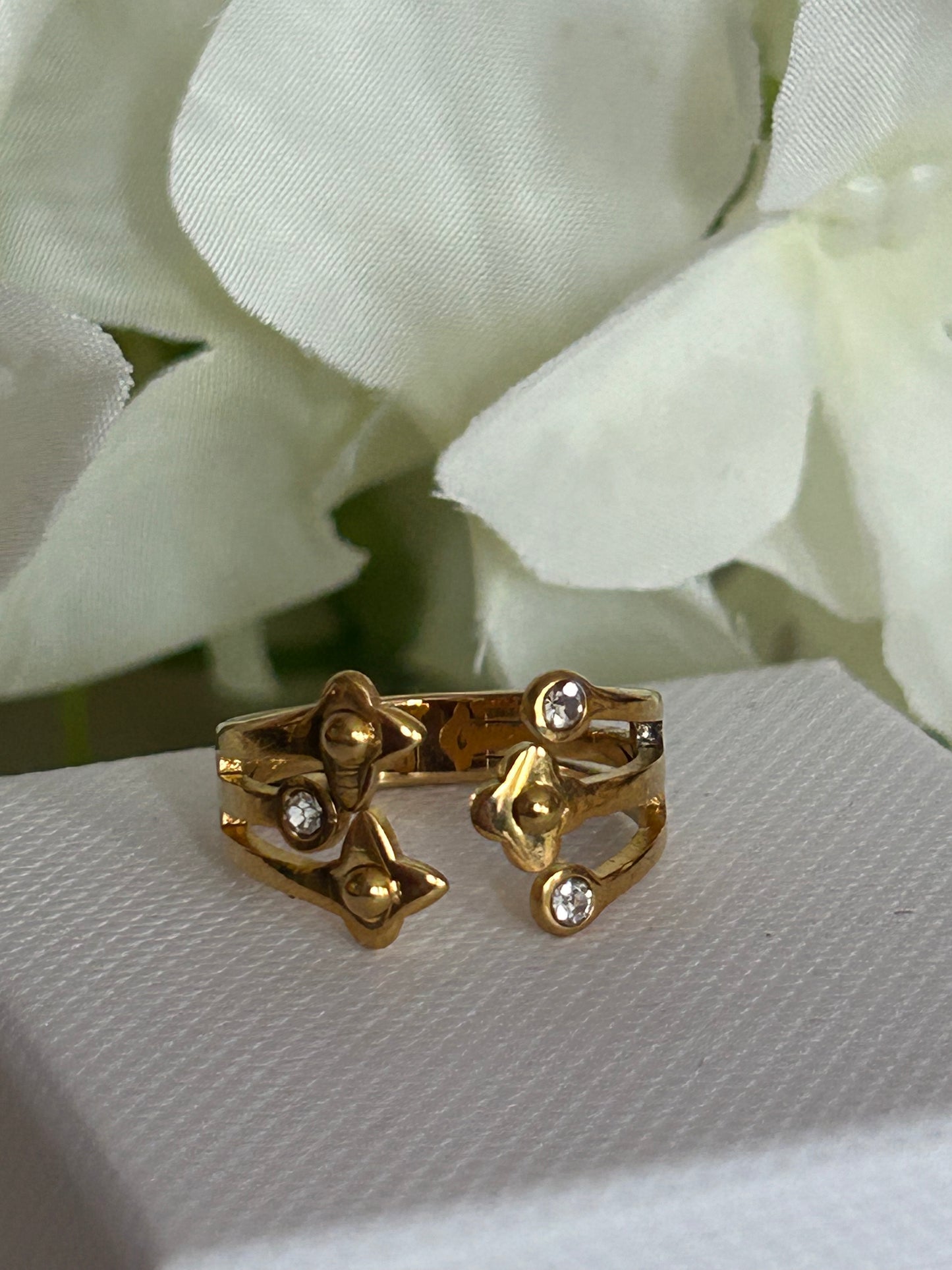 Verstelbare roestvrijstalen Design  ring met ster en fonkelende strass.: Geelgoud|Beautiva Boutique
