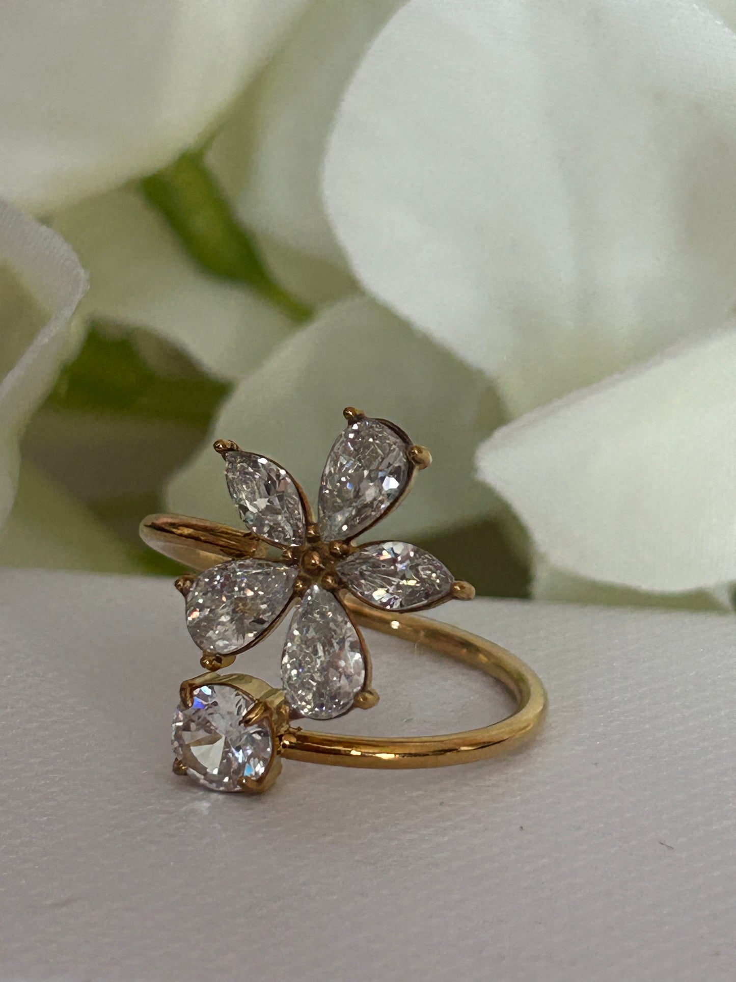 18K Vergulde RVS Ring, Bloemdesign met Sprankelende Zirconia|Beautiva Boutique