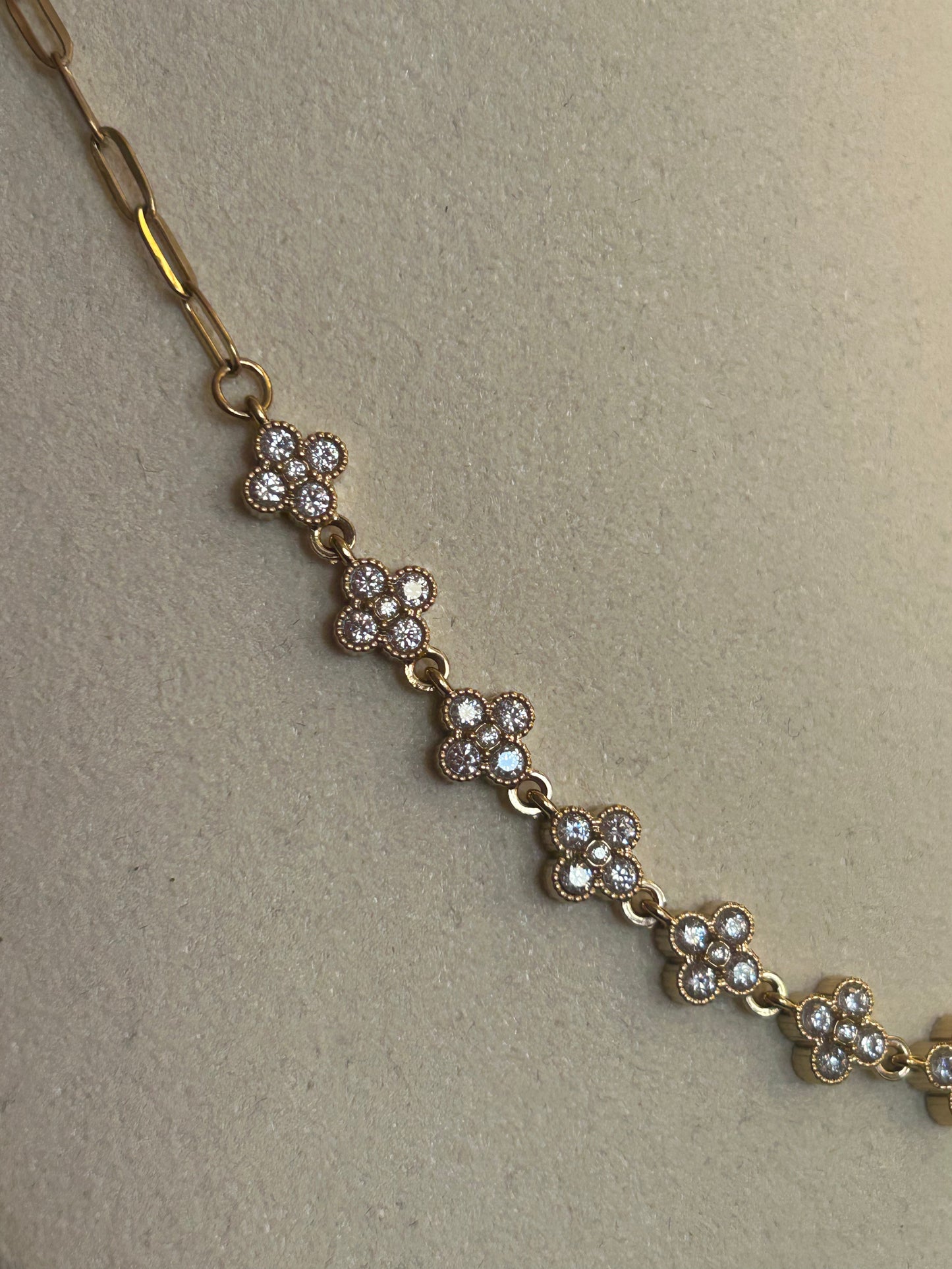 Vergulde Bloemen Strass Ketting – Elegante Roestvrij Staal |Beautiva Boutique