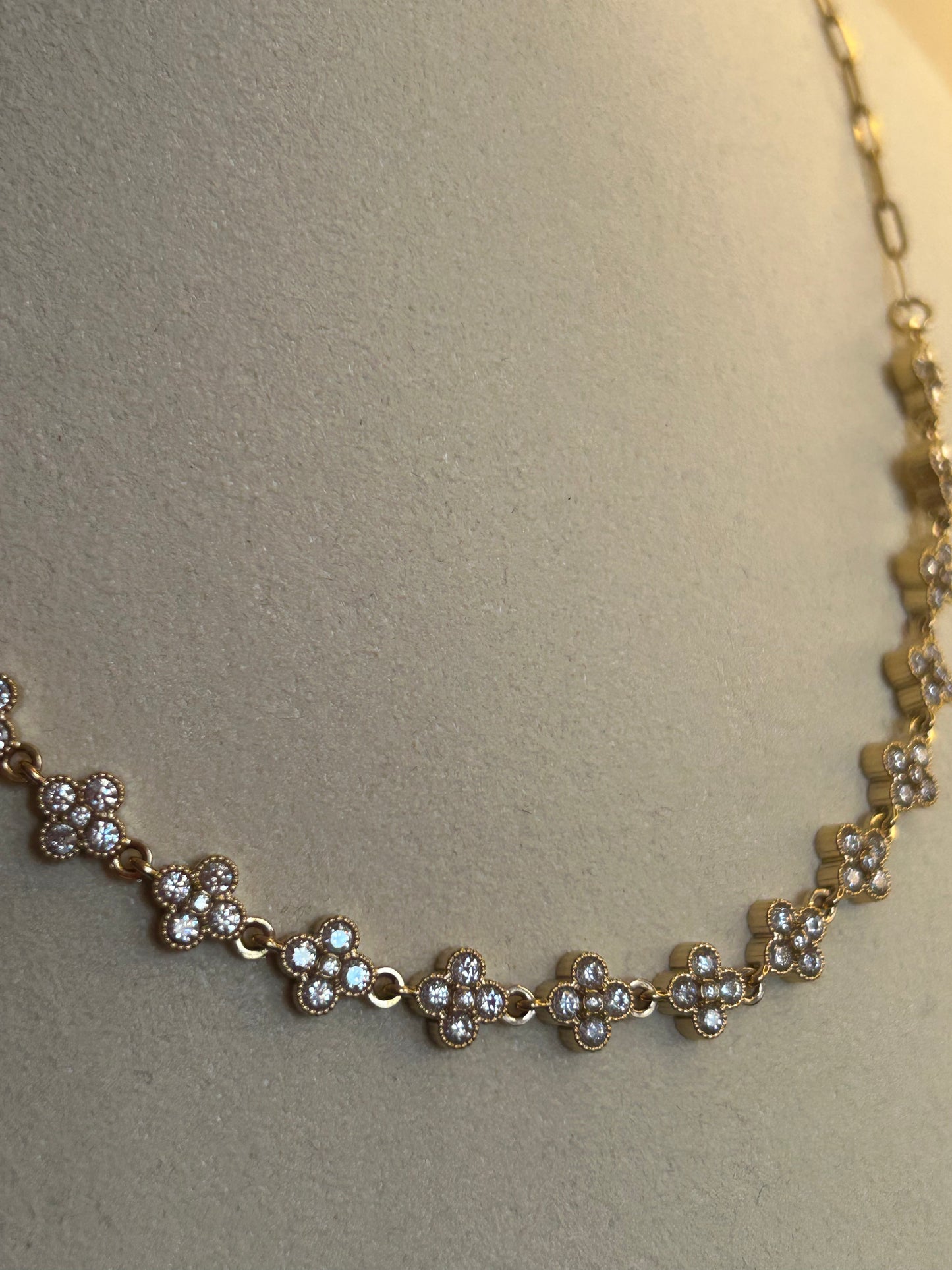 Vergulde Bloemen Strass Ketting – Elegante Roestvrij Staal |Beautiva Boutique