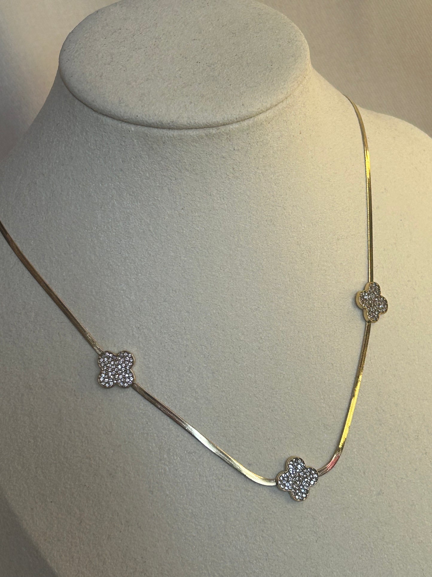 Ketting met Platte Schakels en Strass Klavers Roestvrijstaal |Beautiva Boutique