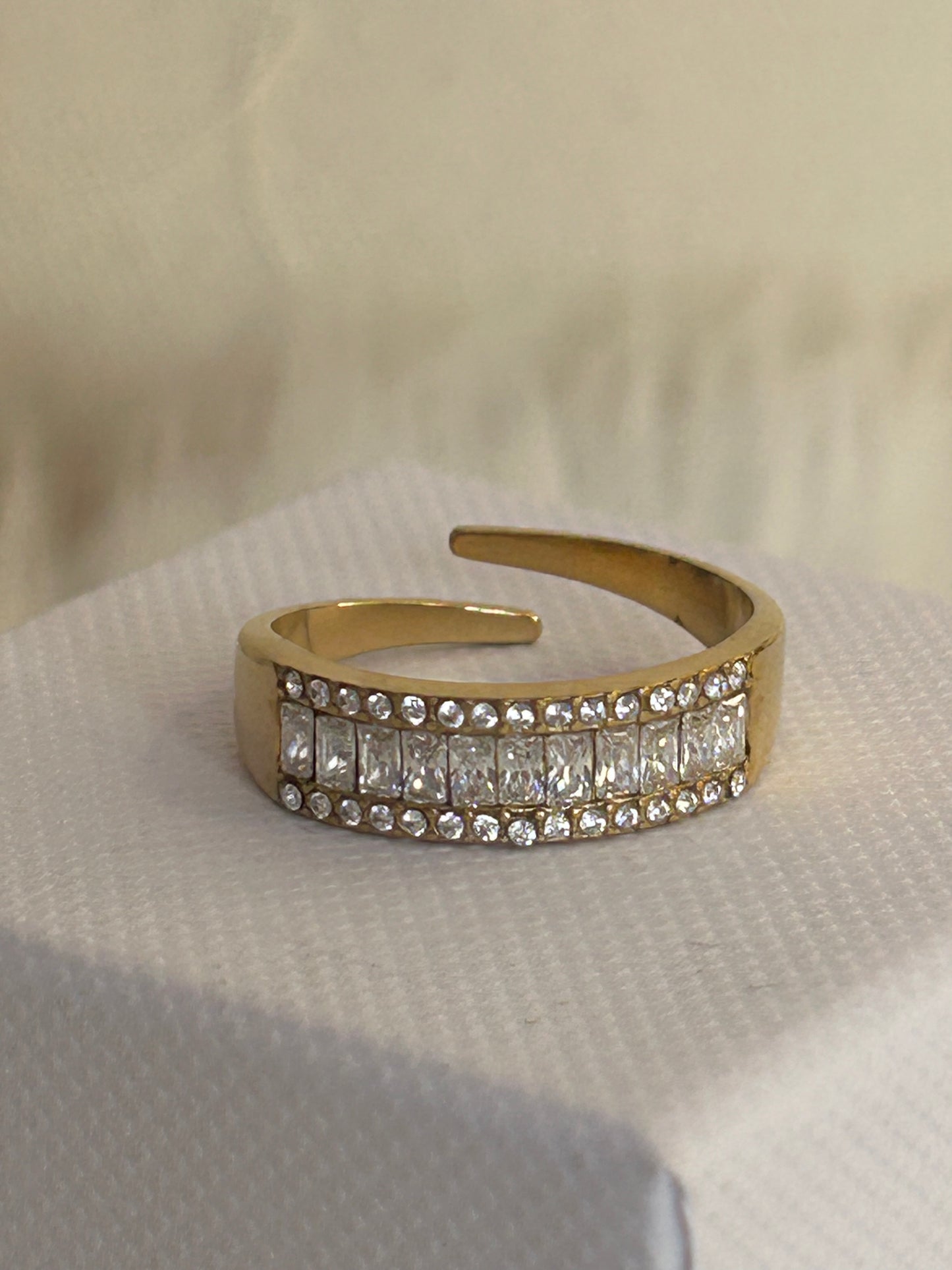 Luxe Strass Ring Elegantie in roestvrij staal – chic & tijdloos: Verguld |Beautiva Boutique