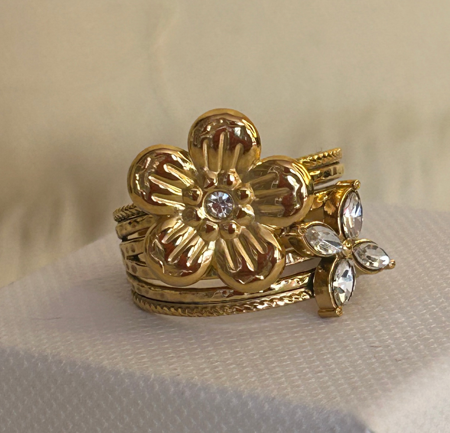 Verstelbare Ring Bloem Ster Strass In Roestvrij Staal: Verguld |Beautiva Boutique