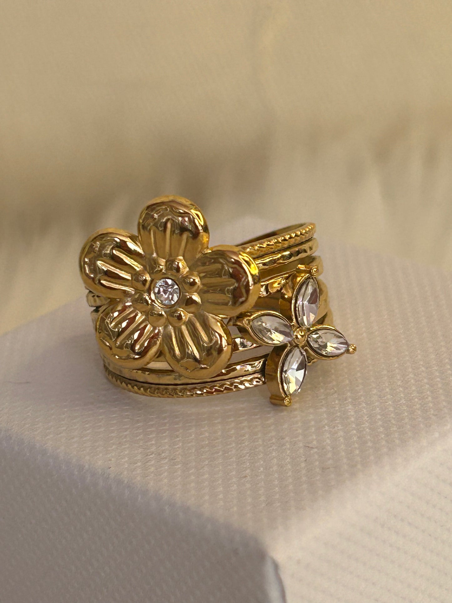 Verstelbare Ring Bloem Ster Strass In Roestvrij Staal: Verguld |Beautiva Boutique
