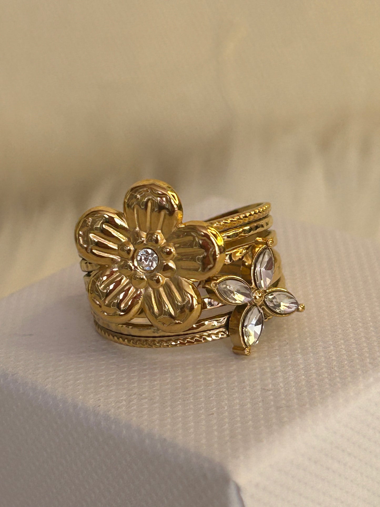 Verstelbare Ring Bloem Ster Strass In Roestvrij Staal: Verguld |Beautiva Boutique