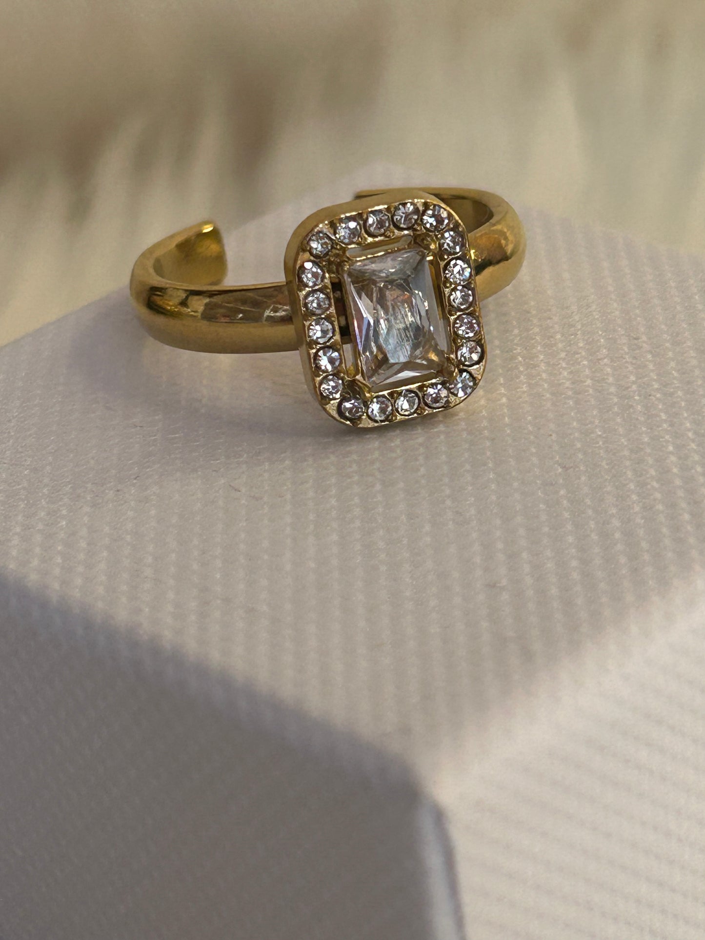 Ring met vierkante strass van roestvrij staal – Stralende elegantie: Verguld  |Beautiva Boutique