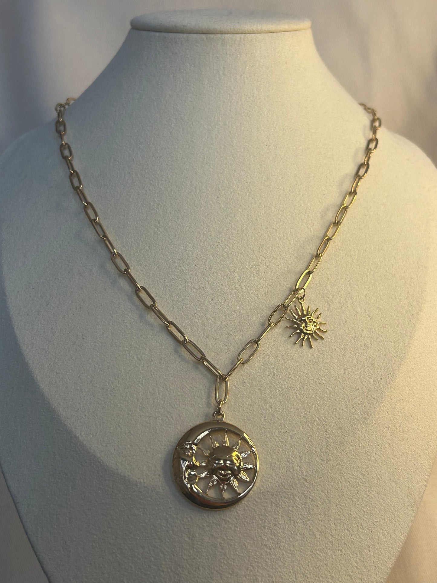 Roestvrijstalen Zon Ketting Met Kristallen Hanger: Verguld |Beautiva Boutique