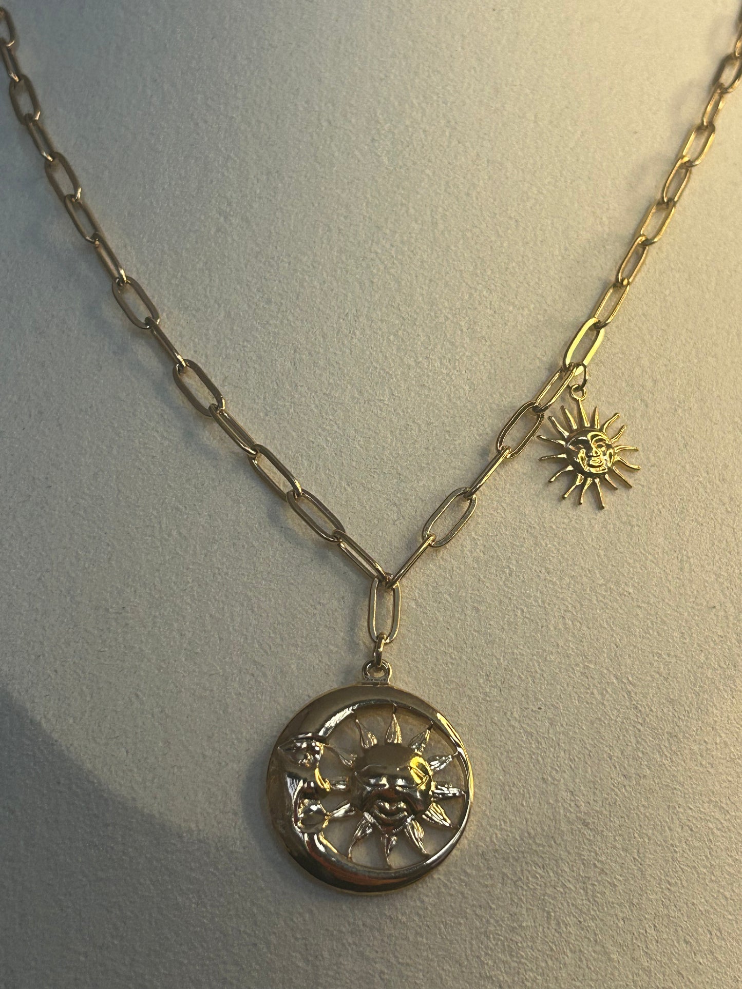 Roestvrijstalen Zon Ketting Met Kristallen Hanger: Verguld |Beautiva Boutique