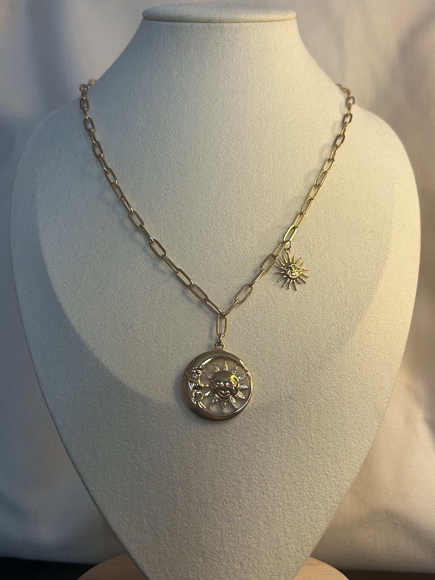Roestvrijstalen Zon Ketting Met Kristallen Hanger: Verguld |Beautiva Boutique