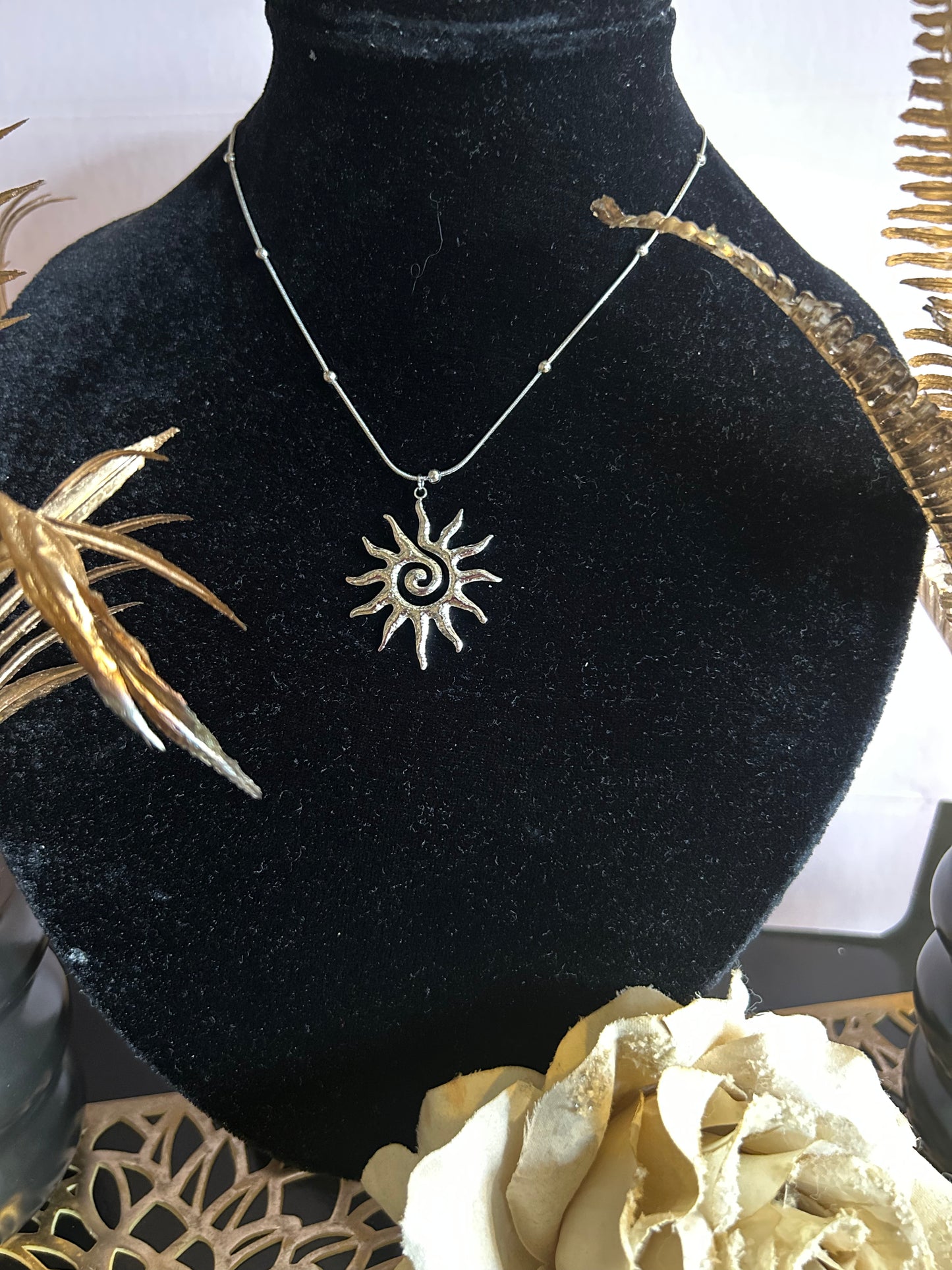 Roestvrijstalen ketting met spiraalvormige zon hanger bohemien Zilver | Beautiva Boutique