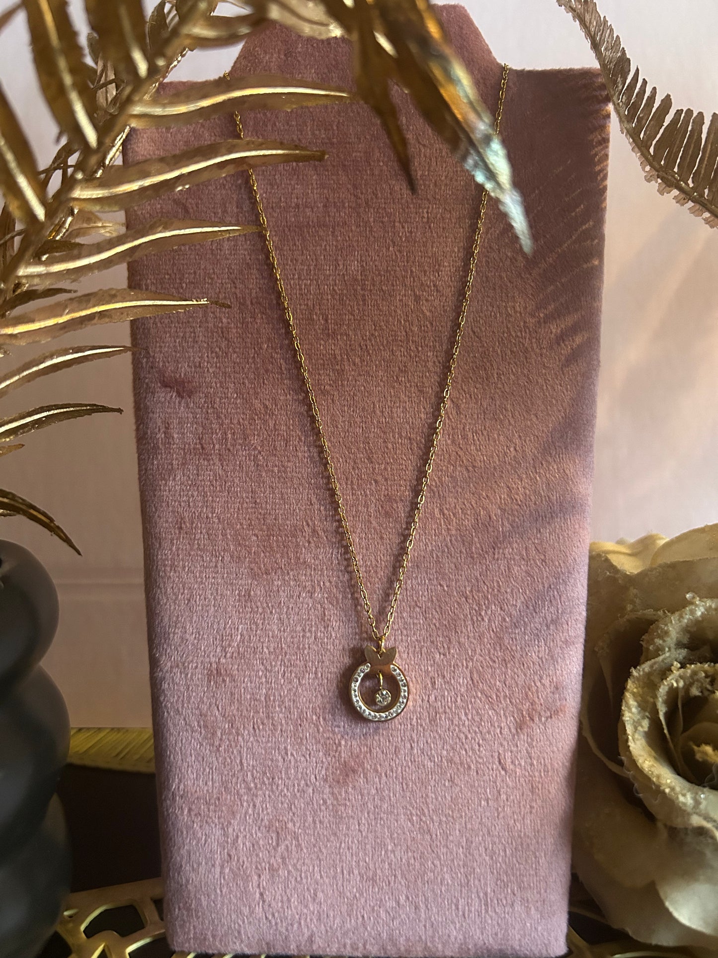 Stalen ketting met vlinderhanger en met stras bezette cirkel|Beautiva Boutique