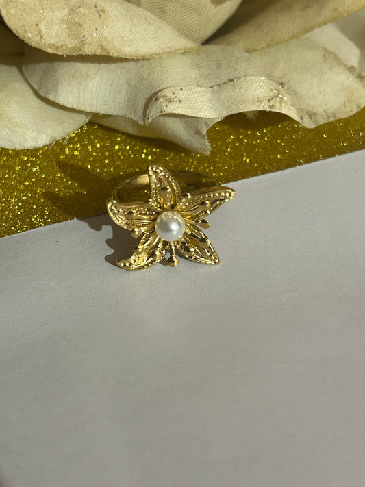 Gouden Bloemenring van Roestvrij Staal met Parel: Verguld |Beautiva Boutique