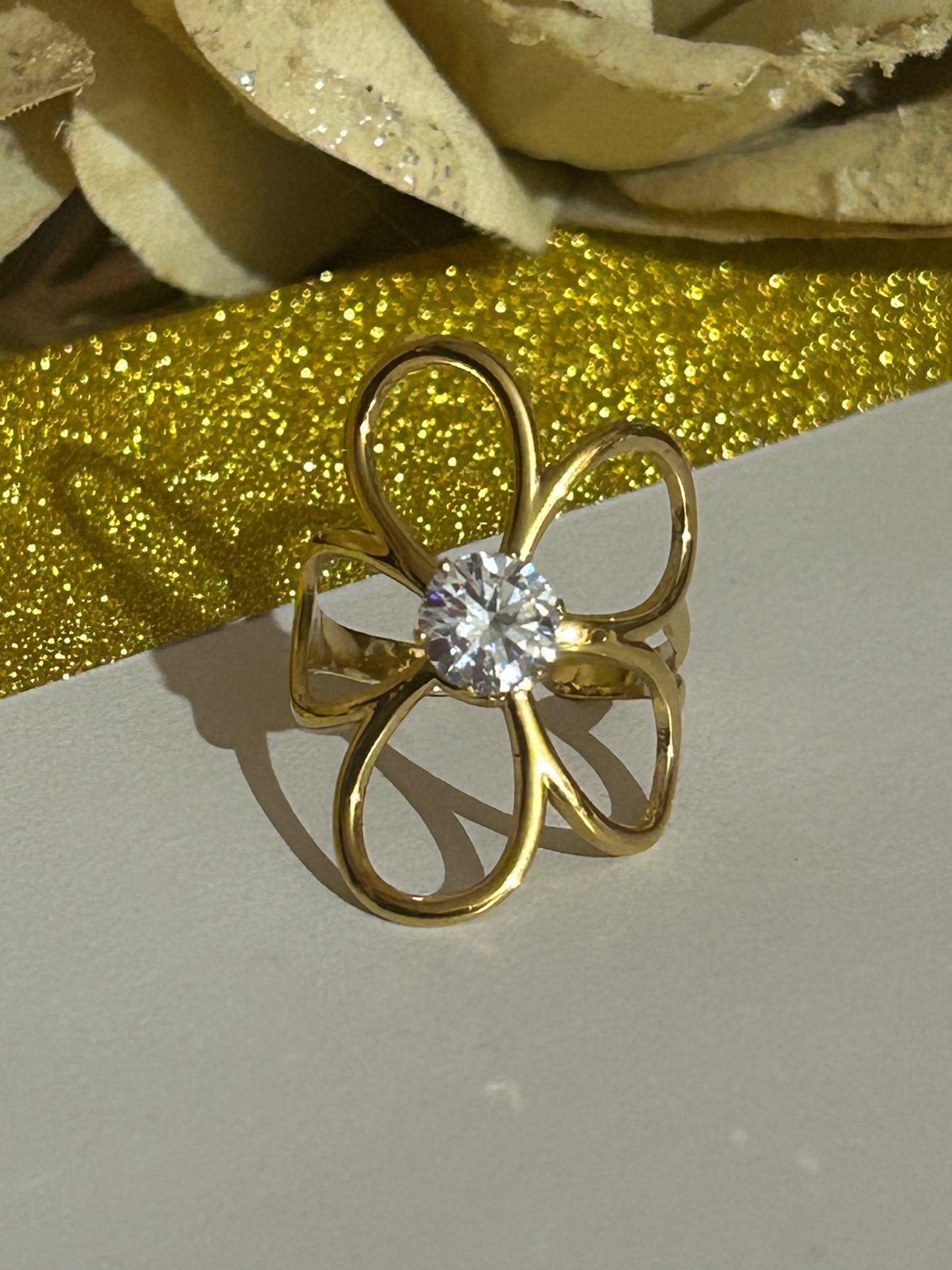 Gouden Bloem Ring Kristal Glans Vijf Bloemblaadjes Roestvrij Staal |Beautiva Boutique