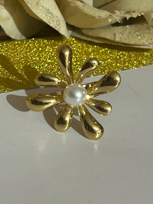 Vergulde bloemenring versierd met witte parel, verstelbaar in staal|Beautiva Boutique