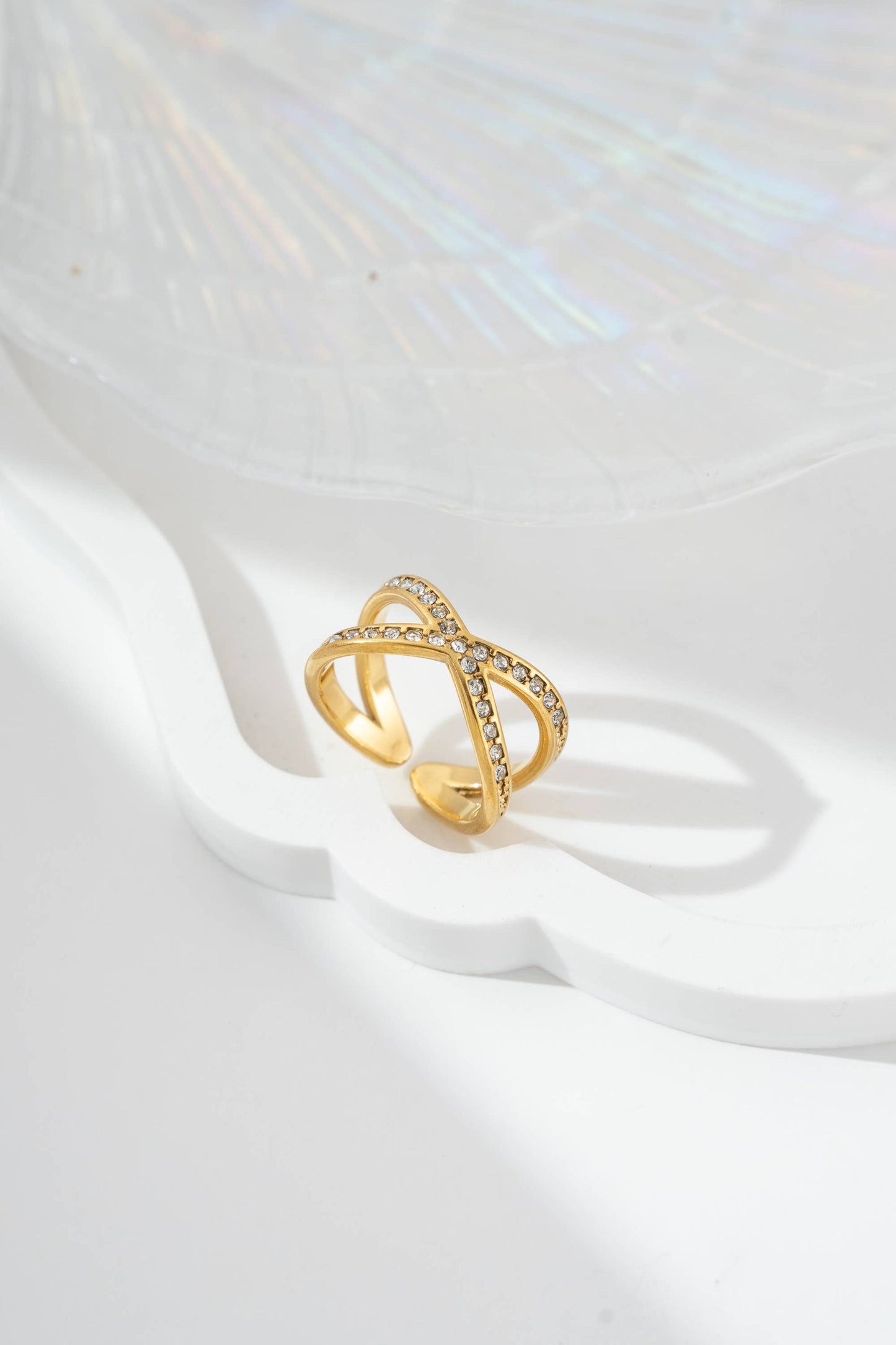 Gouden kruisring met fonkelende stenen van roestvrij staal|Beautiva Boutique