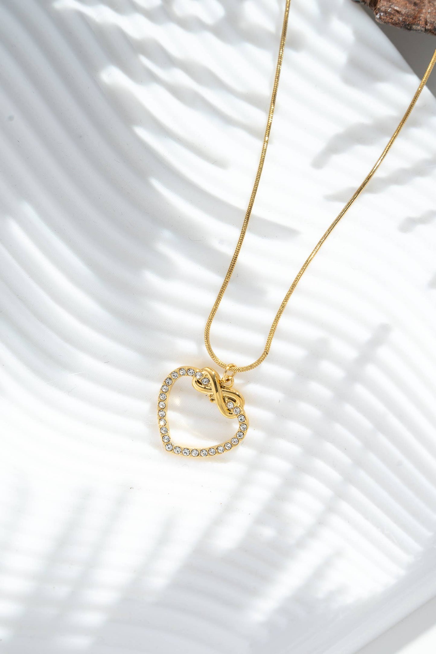 Oneindige hartketting van roestvrij staal met fonkelende strass-steentjes |Beautiva Boutique