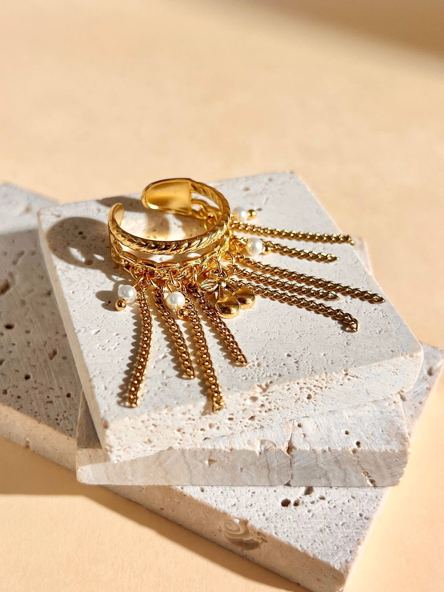 Verstelbare roestvrijstalen ring met kers en kettinkje | Beautiva Boutique