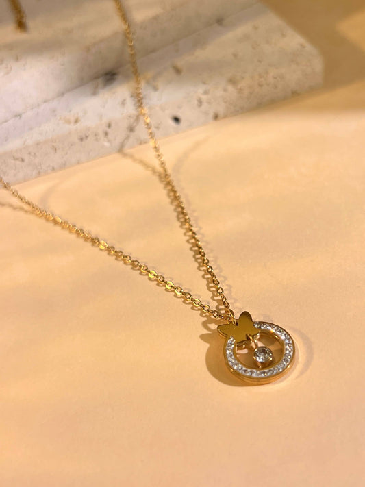 Stalen ketting met vlinderhanger en met stras bezette cirkel|Beautiva Boutique