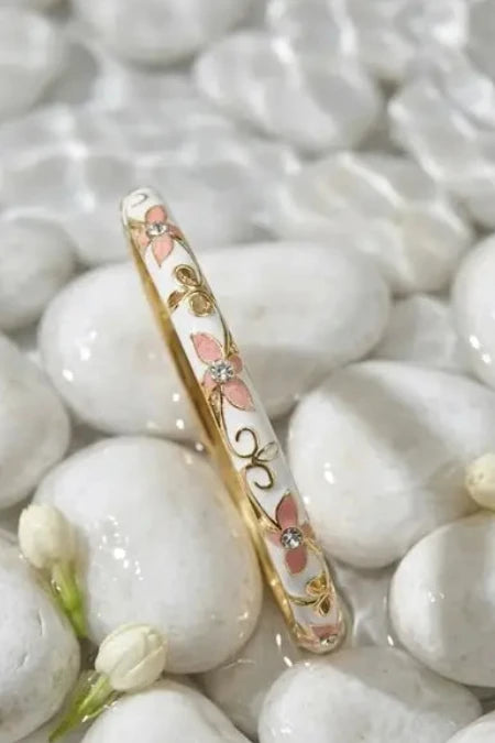 Thaise geëmailleerde joncarmband van messing – bloemmotief: Roze| Beautiva Boutique