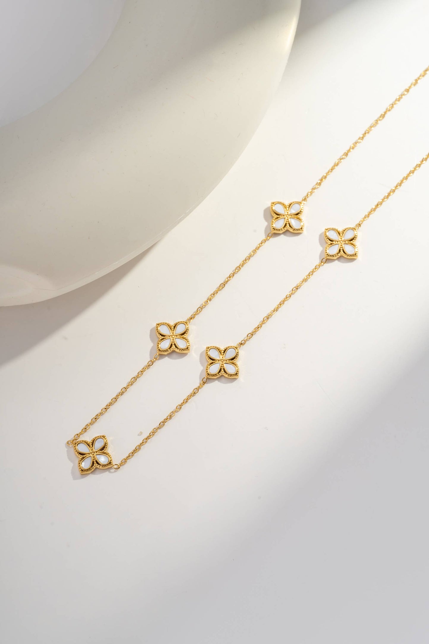 Gouden Opengewerkte Bloemenketting – Parelglans In staal |Beautiva Boutique