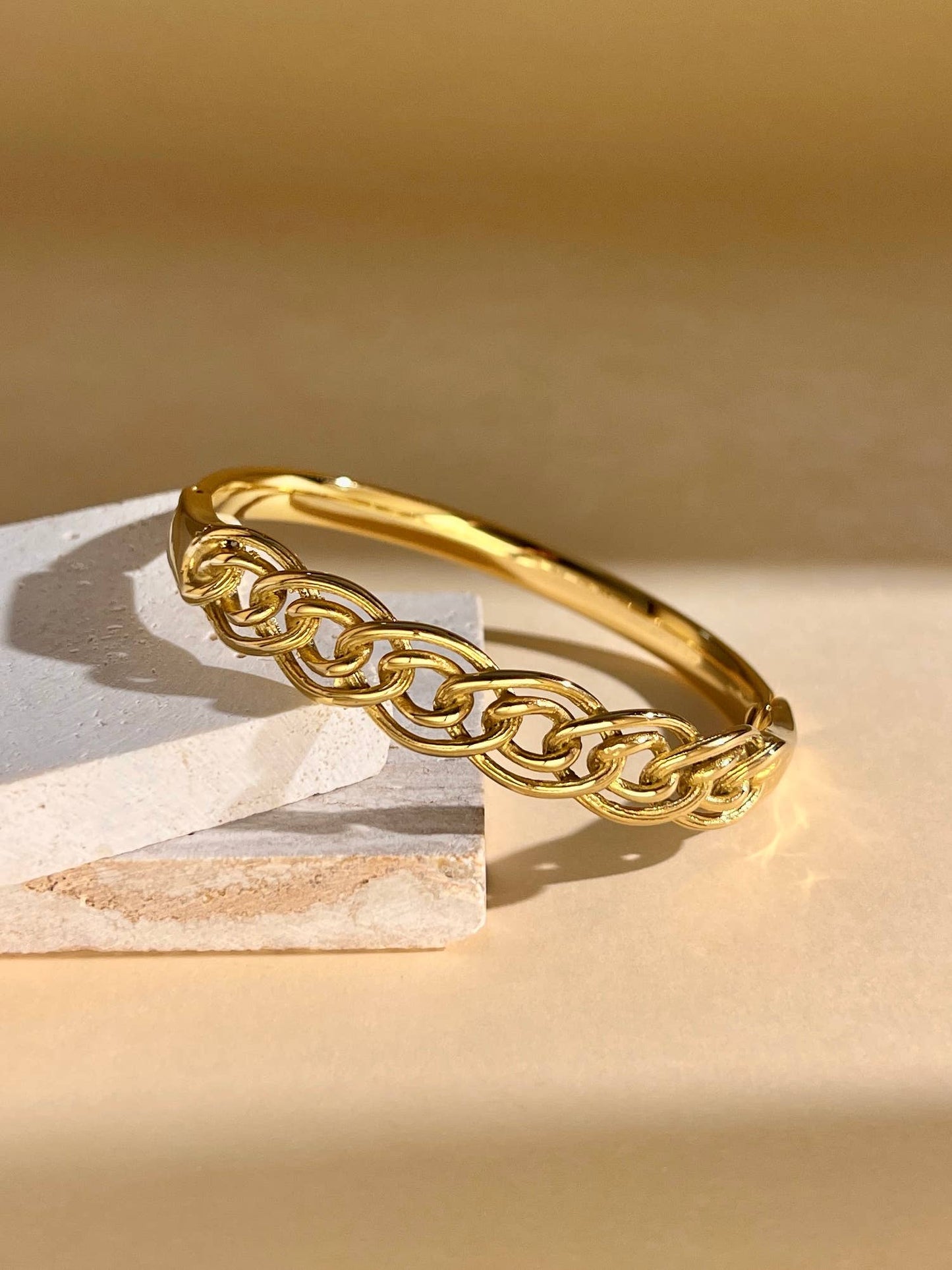 Gevlochten schakelarmband – roestvrij staal: Geelgoud |Beautiva Boutique