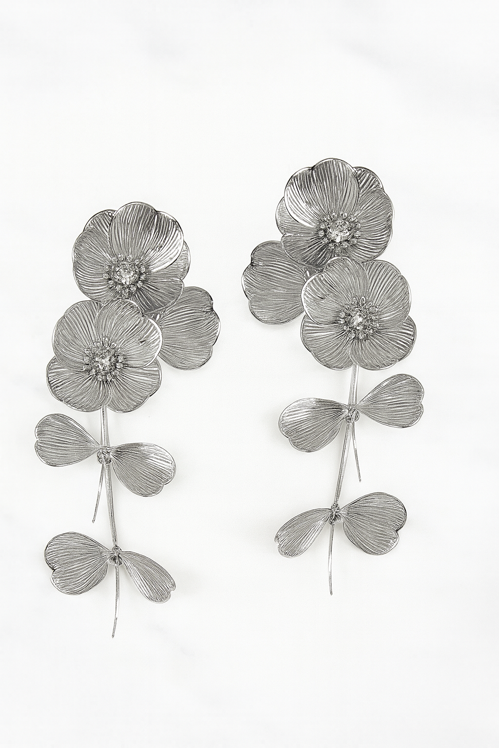 Zilverkleurige Grote Bloem Oorbellen | Beautiva Boutique