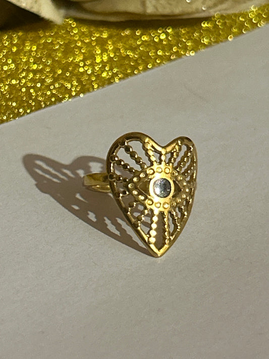 Hartvormige ring met oog, verguld staal, witte en zwarte symbolische steen: |Beautiva Boutique
