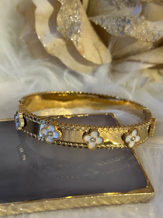 Lucky Clover Armband Witte details RVS| Beautiva Boutique