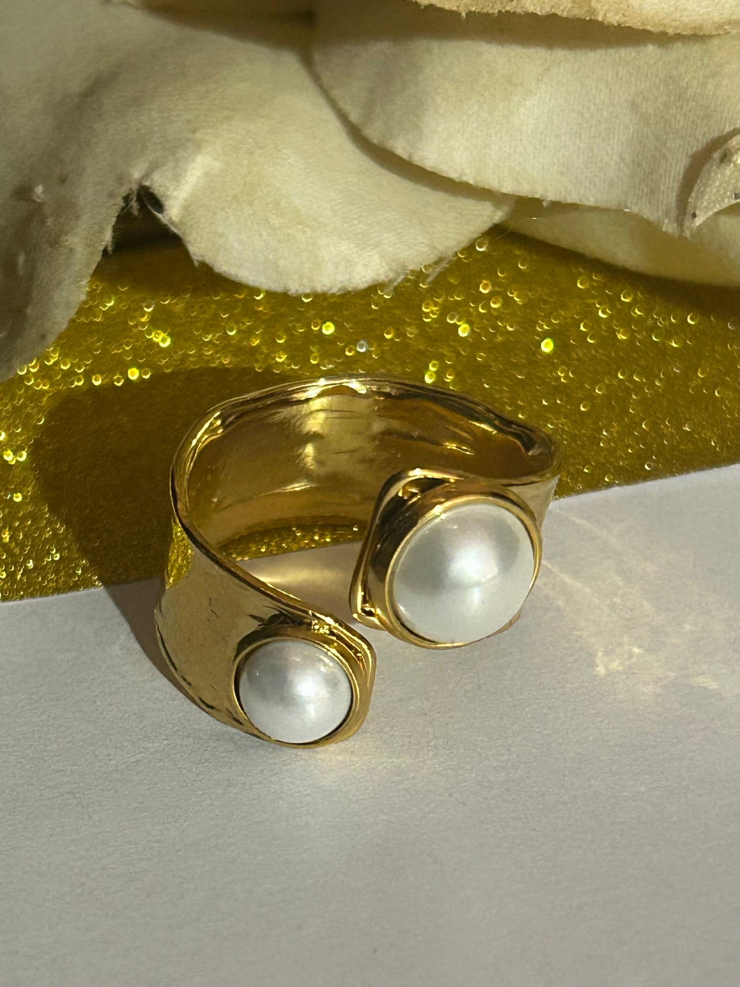 Verstelbare gouden ring van roestvrij staal met dubbele witte parel | Beautiva Boutique