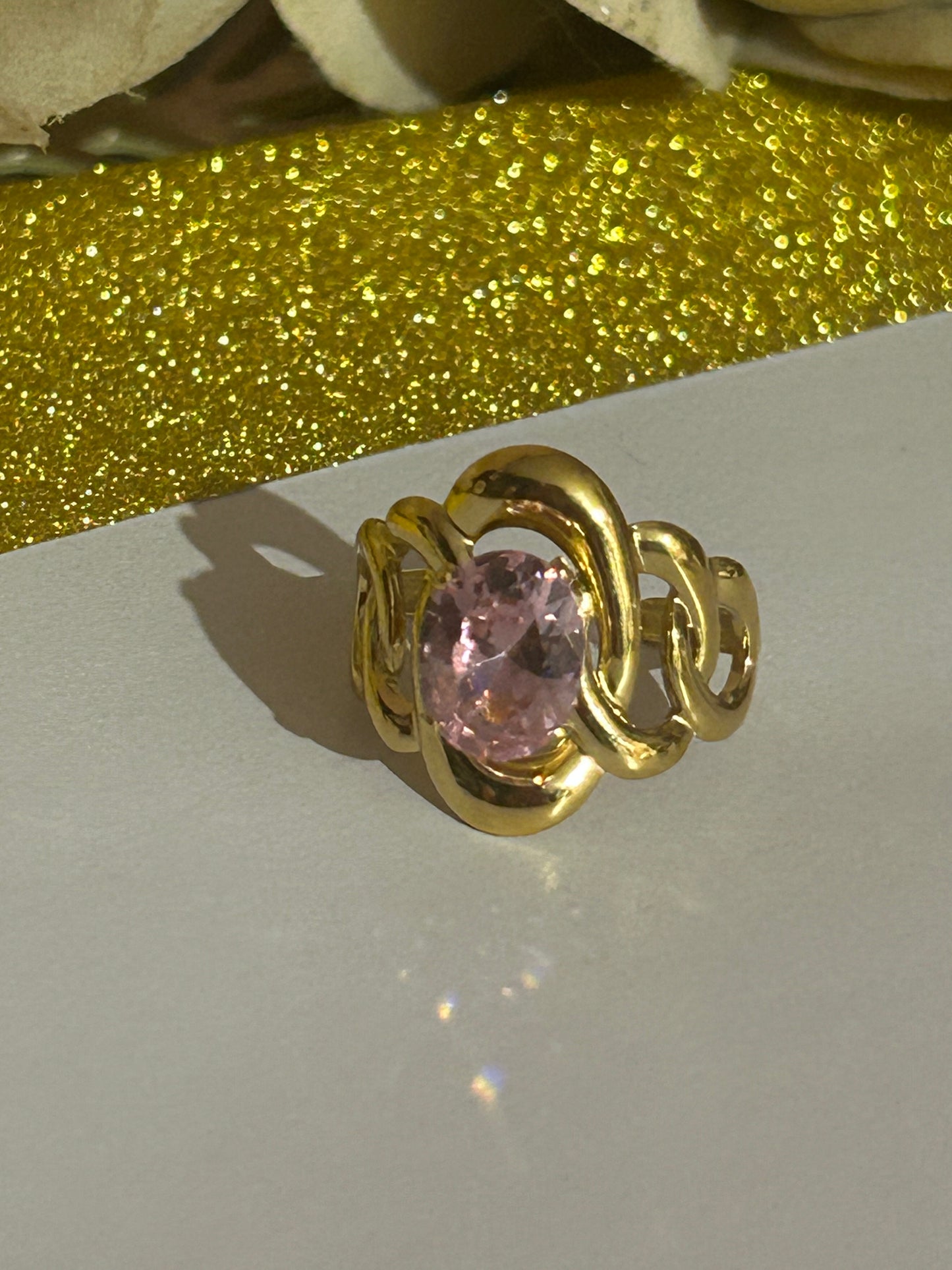 Verstelbare ronde ring met glinsterende kristal, elegant roestvrij staal: Roze